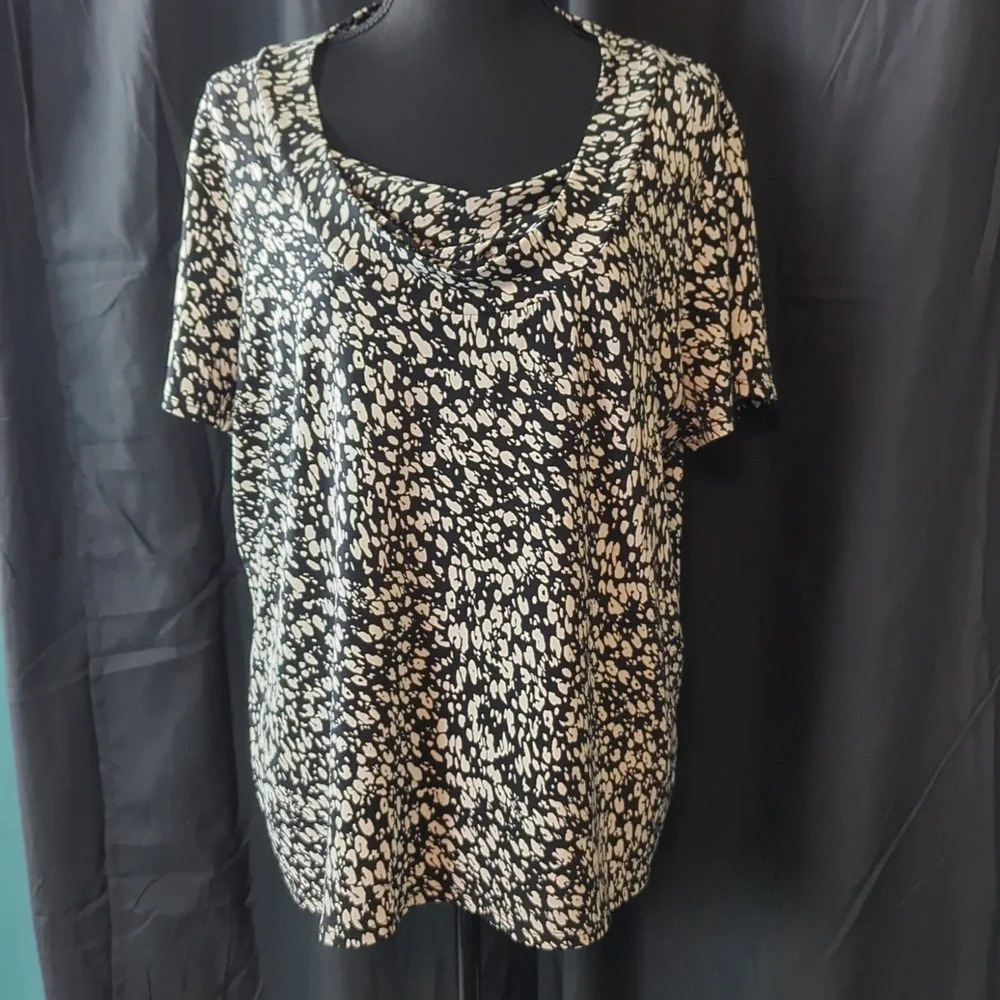 Tahari Top, 1X, NWT.‎